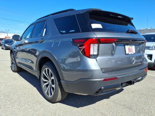 Carbonized Gray Metallic 2026 Ford Explorer ST-Line