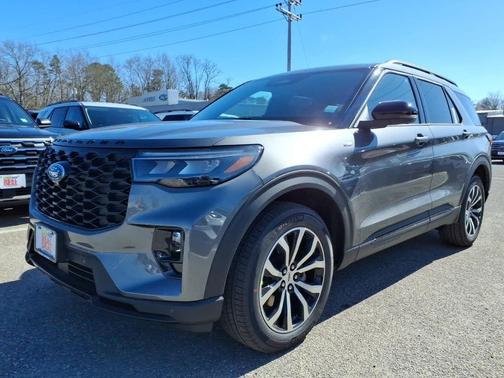 Carbonized Gray Metallic 2026 Ford Explorer ST-Line