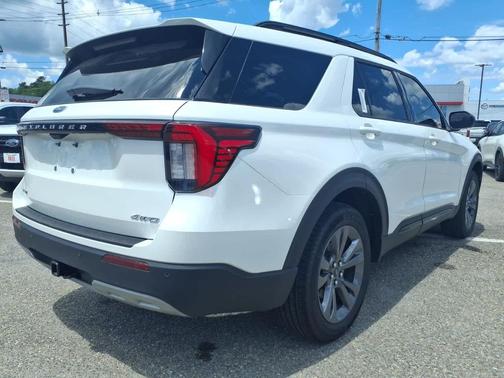 Star White Metallic Tri-Coat 2026 Ford Explorer Active