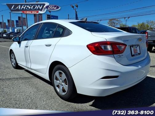 Summit White 2018 Chevrolet Cruze LS