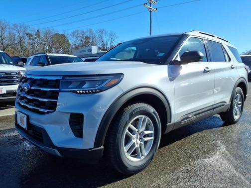 Space White Metallic 2026 Ford Explorer Active w/200A Pkg