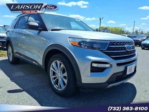 Iconic Silver Metallic 2023 Ford Explorer XLT