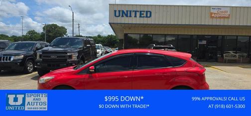 Red 2015 Ford Focus SE