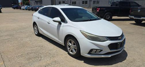 Summit White 2018 Chevrolet Cruze LT