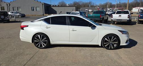 2020 Nissan Altima SR FWD