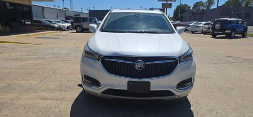 White 2018 Buick Enclave Premium