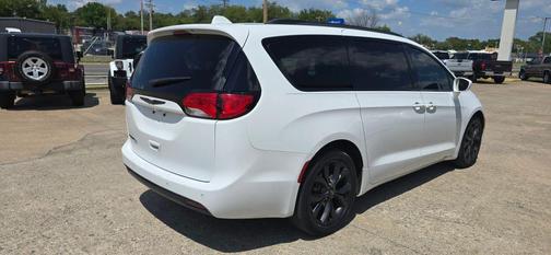 2018 Chrysler Pacifica Touring Plus