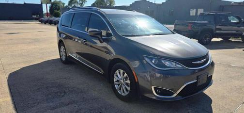 2018 Chrysler Pacifica Touring-L