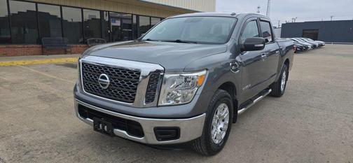 2017 Nissan Titan SV