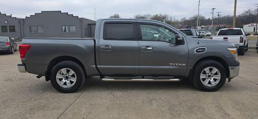 2017 Nissan Titan SV