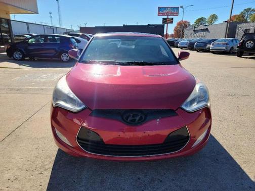 Photo 3 of 19 of 2013 Hyundai Veloster Base