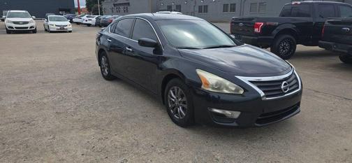 Storm 2015 Nissan Altima 2.5 S