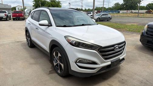 Dazzling White 2016 Hyundai TUCSON Limited