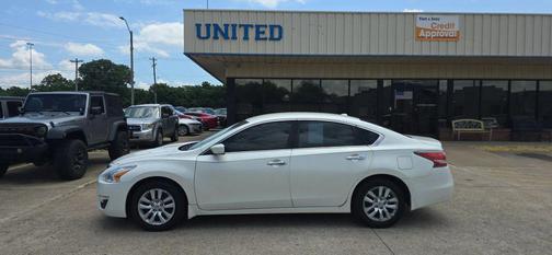 White 2015 Nissan Altima 2.5 S