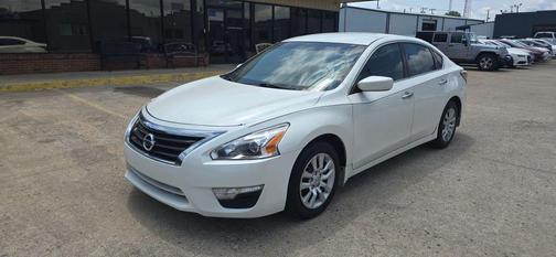 White 2015 Nissan Altima 2.5 S