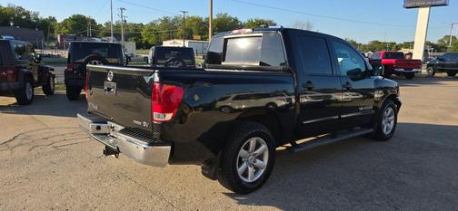 2014 Nissan Titan SV
