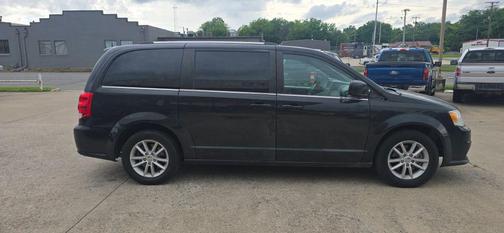 Black Onyx Crystal Pearlcoat 2019 Dodge Grand Caravan SXT