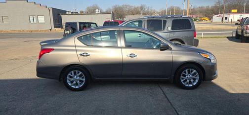 2017 Nissan Versa 1.6 SV