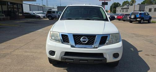 Glacier White 2018 Nissan Frontier SV