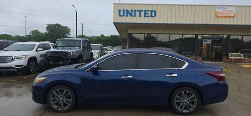 Deep Blue Pearl 2018 Nissan Altima 2.5 SR
