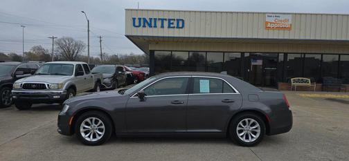 2016 Chrysler 300 Limited