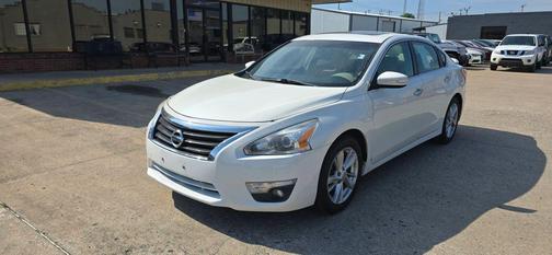 Pearl White 2013 Nissan Altima 2.5 SL