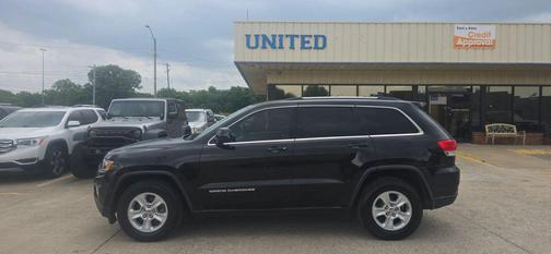 Brilliant Black Crystal Pearlcoat 2014 Jeep Grand Cherokee Laredo