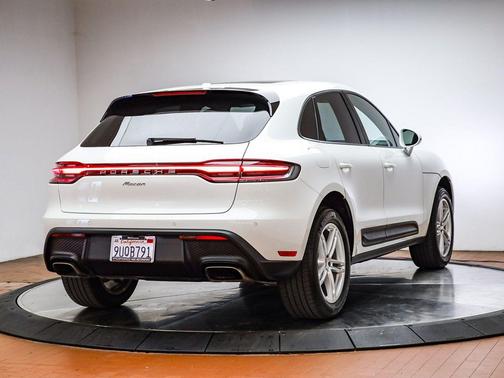 2025 Porsche Macan 