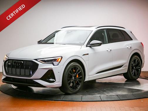 Glacier White Metallic 2023 Audi e-tron Premiumwe