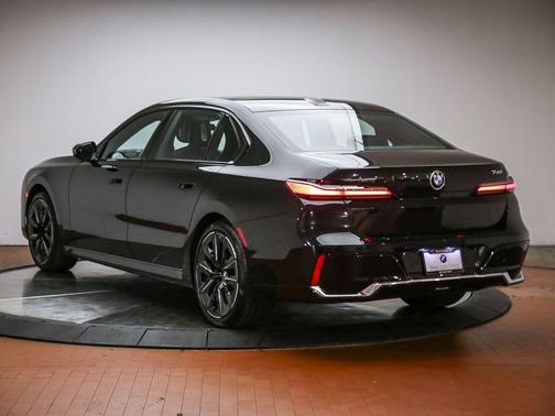 Black Sapphire Metallic 2023 BMW 740 i