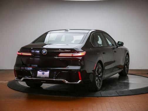 Black Sapphire Metallic 2023 BMW 740 i