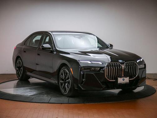 Black Sapphire Metallic 2023 BMW 740 i