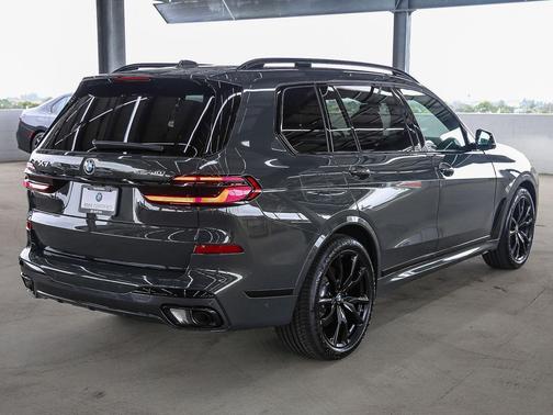 Dravit Grey Metallic 2025 BMW X7 xDrive40i
