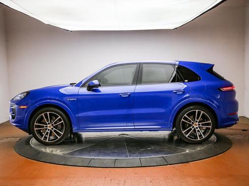 Paint to Sample 2024 Porsche Cayenne E-Hybrid