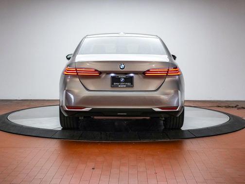 Oxide Grey Metallic 2024 BMW 530 530i