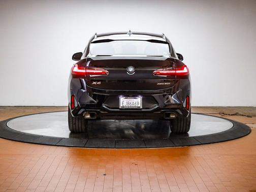 Black Sapphire Metallic 2025 BMW X4 xDrive30i