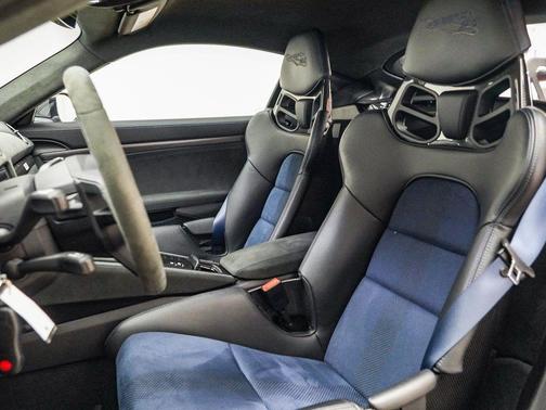 2025 Porsche 718 Cayman GT4 RS