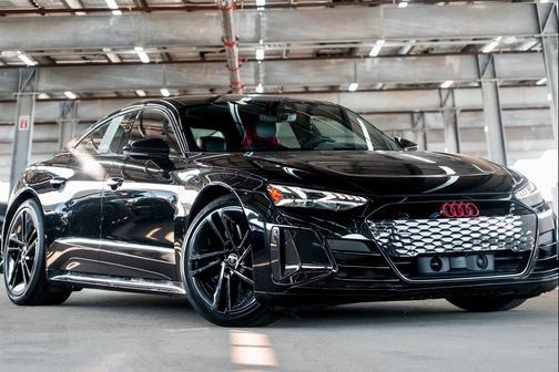 Mythos Black Metallic 2023 Audi RS e-tron GT quattro