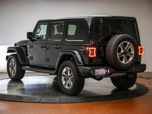Black Clearcoat 2018 Jeep Wrangler Unlimited Sahara