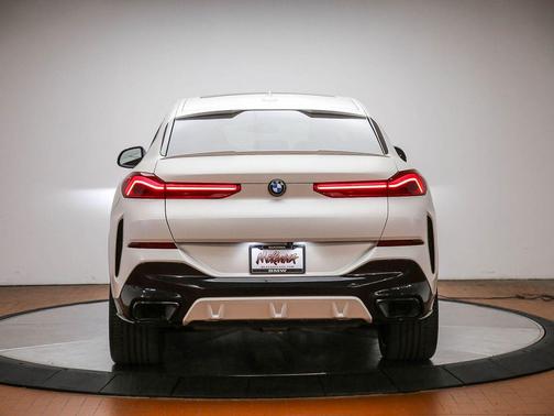 Mineral White Metallic 2022 BMW X6 xDrive40i