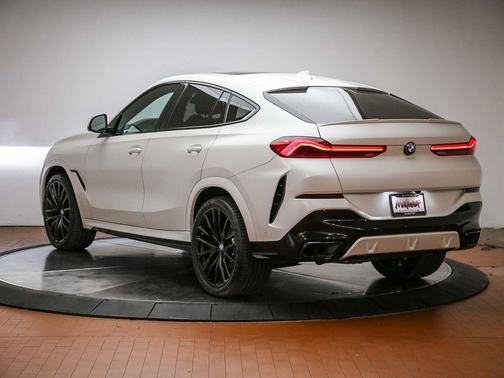 Mineral White Metallic 2022 BMW X6 xDrive40i