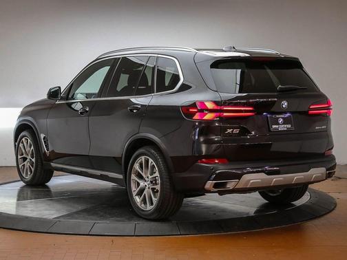 Black Sapphire Metallic 2024 BMW X5 sDrive40i