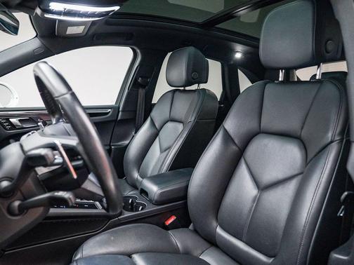 2022 Porsche Macan S