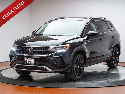 Deep Black 2024 Volkswagen Taos 1.5T SE