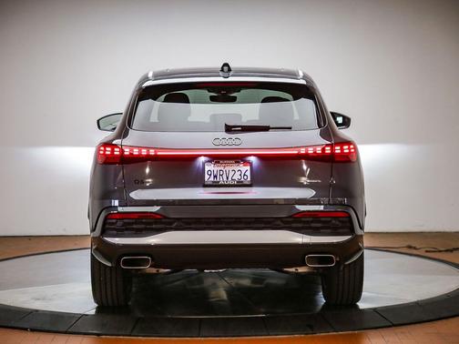 Tambora Gray Metallic 2025 Audi Q5 Premium TFSI quattro S tronic