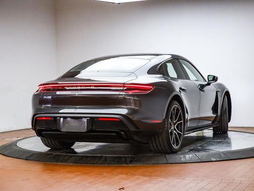 2025 Porsche Taycan 