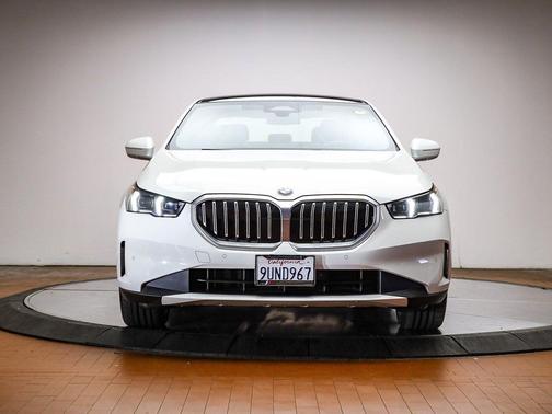 2025 BMW 530 530i