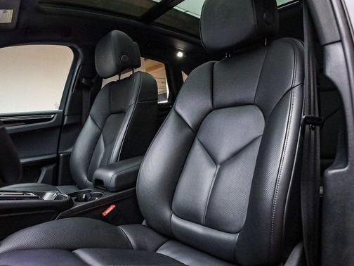 2025 Porsche Macan T