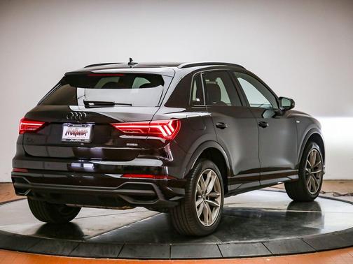 Mythos Black Metallic 2025 Audi Q3 Premium 45 TFSI S line quattro Tiptronic