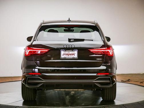 Mythos Black Metallic 2025 Audi Q3 Premium 45 TFSI S line quattro Tiptronic